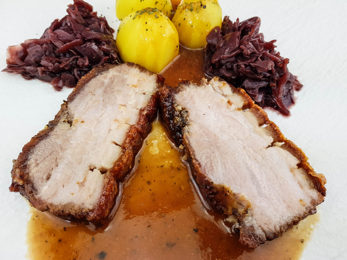 关于猪扒 比如猪扒可以在家不想起早做饭半夜下班点不到外卖饿了稍微一加热几分钟就能吃上西餐一样的烤肉这种 文案在300字做左右的广告文案