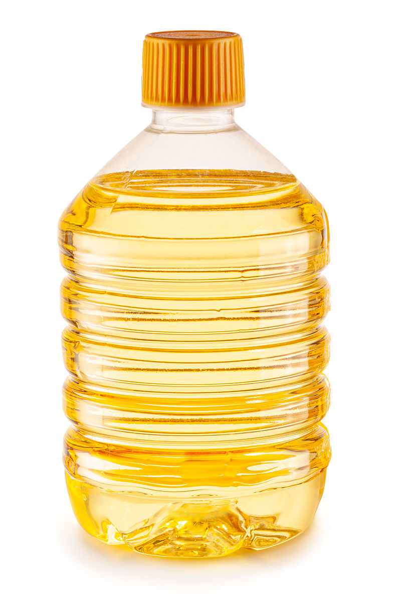 葵花籽油制取工艺葵花籽油的制取工艺如下：1清洗处理：将采摘来的新鲜葵花籽进行清洗去除杂质和沙土。2烘干：将清洗干净的葵花籽放置在通风干燥处晾干使其含水分降至5以下。3压榨：将干燥后的葵花籽送入榨油机中进行压榨。目前常用的压榨方式有机械压榨和化学浸提两种。4澄清过滤：将压榨出的原油进行澄清过滤去除掉颗粒物、沉淀物和杂质等不纯物质。5炼制处理：经过澄清过滤后的原油可以进行炼制处理包括脱酸、脱臭和去色等