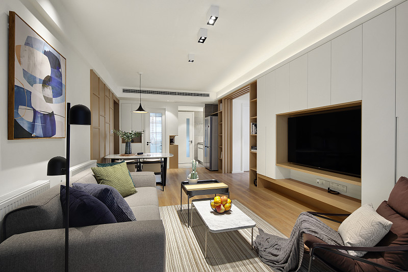 两个卧室在客厅的电视墙两侧这种是 是什么布局