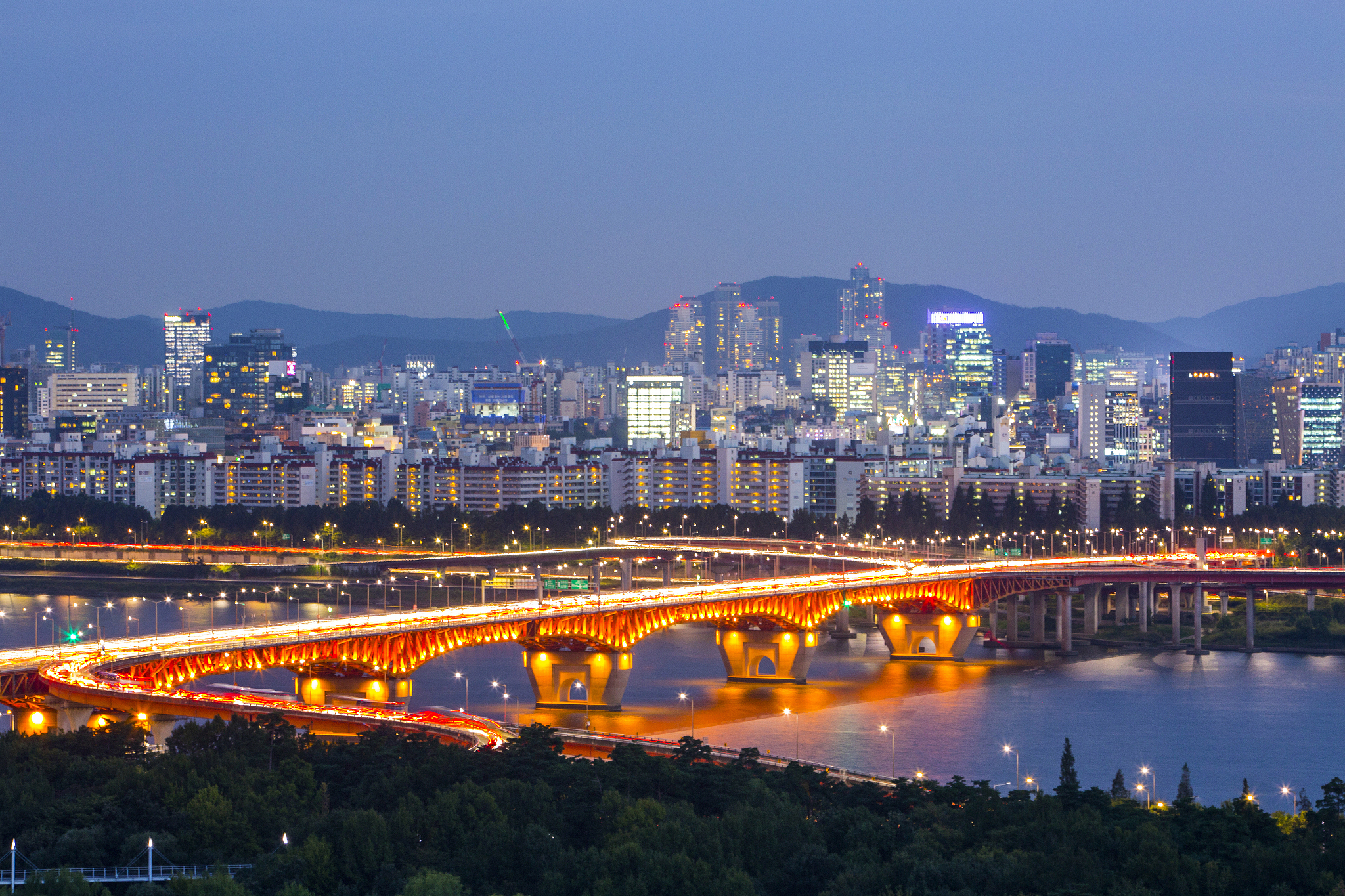 night scene in seoul, beautiful color light and outdoor photo. 0