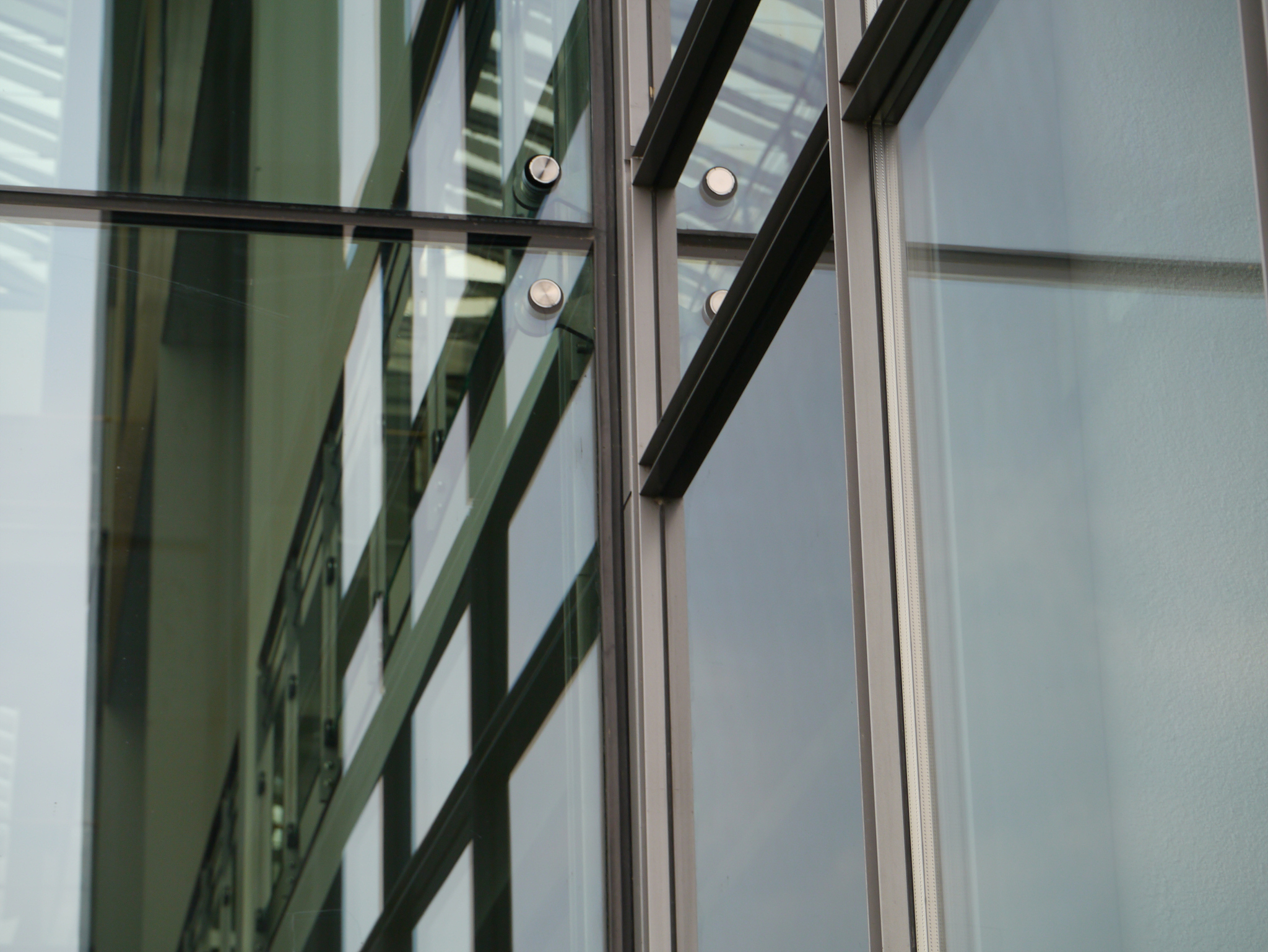 modern facade hotel frankfurt