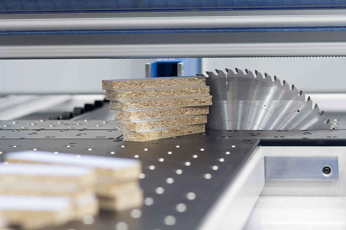 薄膜生产中的关键利器：分切刀片的作用与选择