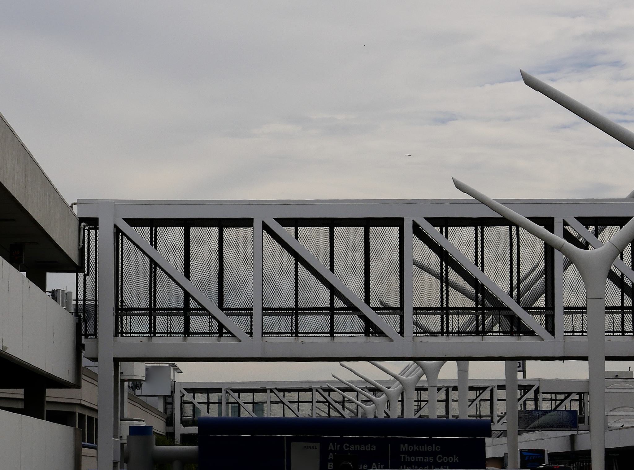 This document is the structural design and calculation for the office building of Zaozhuang Sanhe Machinery Co Ltd The design takes into account various requirements for building design and seismic re