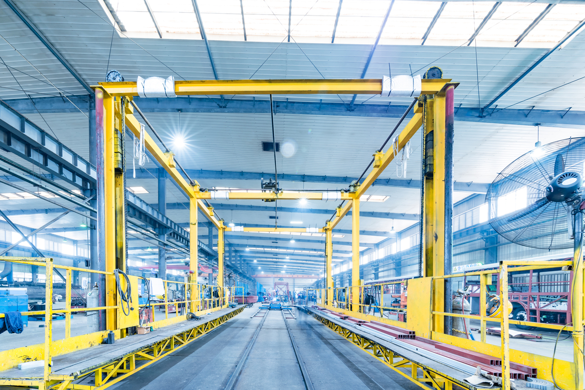 今天我们参观了洛阳一拖车架安全架制造厂帮我写200字的感想