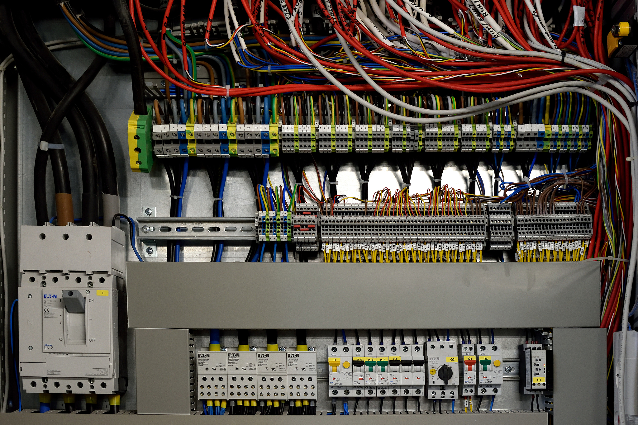 ddc系统对通讯线有什么特殊要求吗帮我用200字详细描述