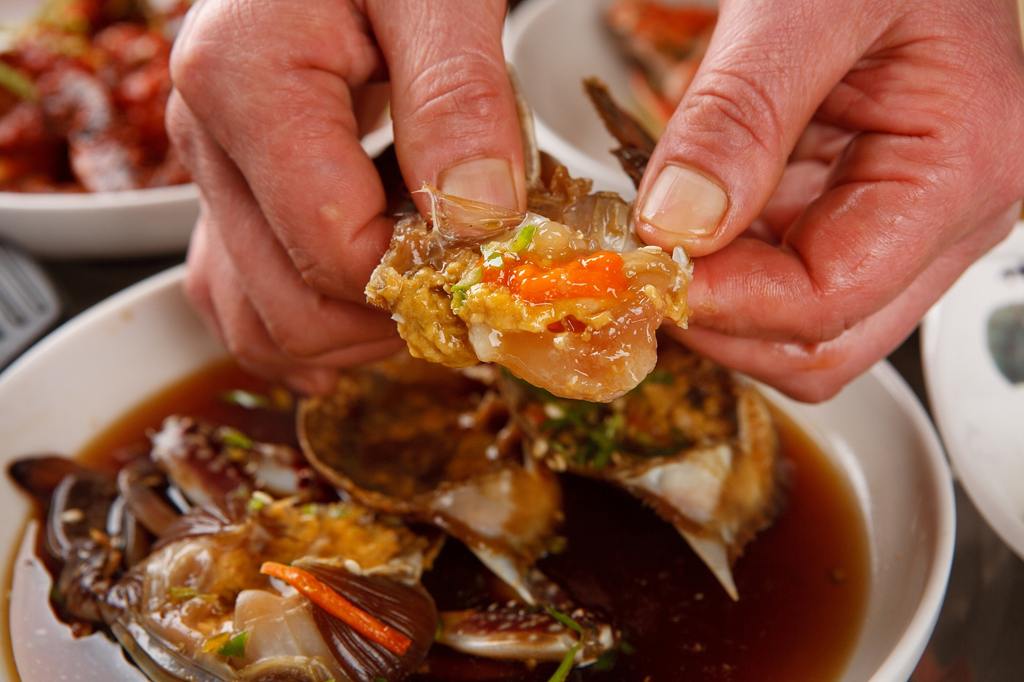 酱母蟹能生吃吗？专家建议煮熟食用！