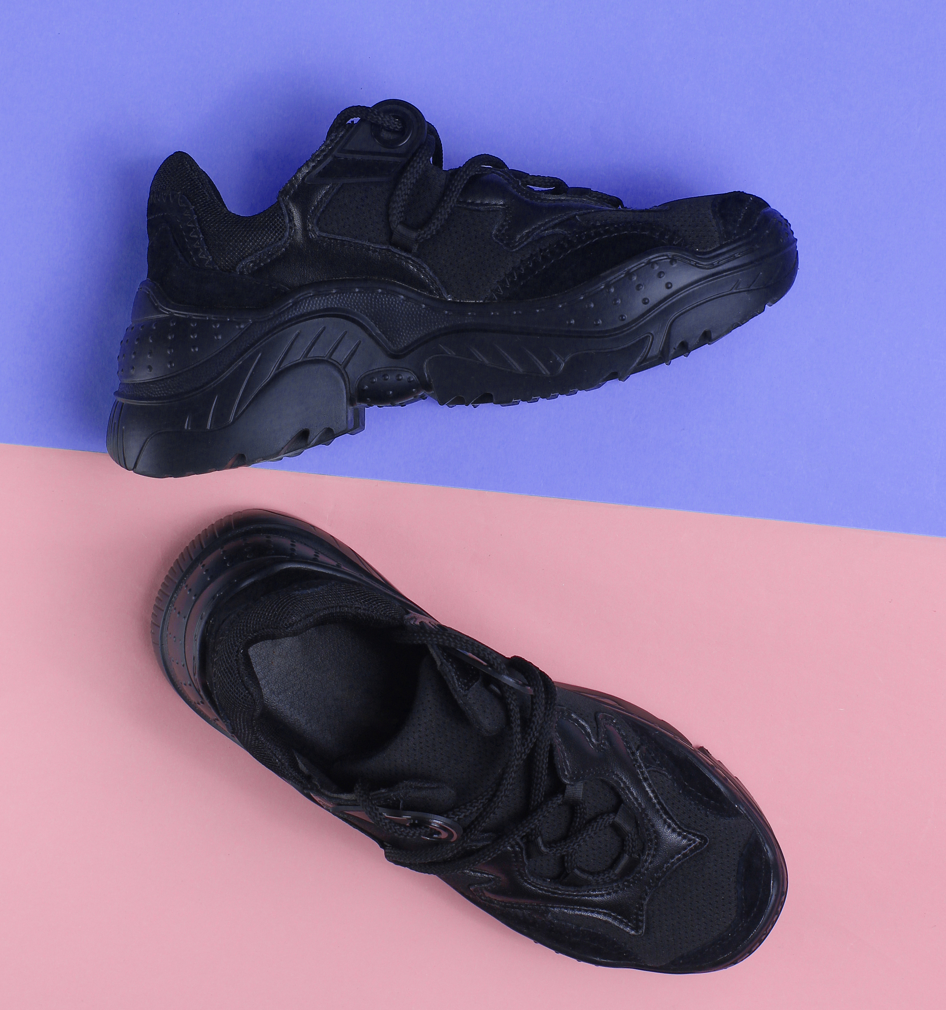 根据REEBOK X BOTTER’S MUREX SHELL SLIDES ARE THE FUTURE OF FOOTWEAR编写时尚资讯不少于六百字用中文作答