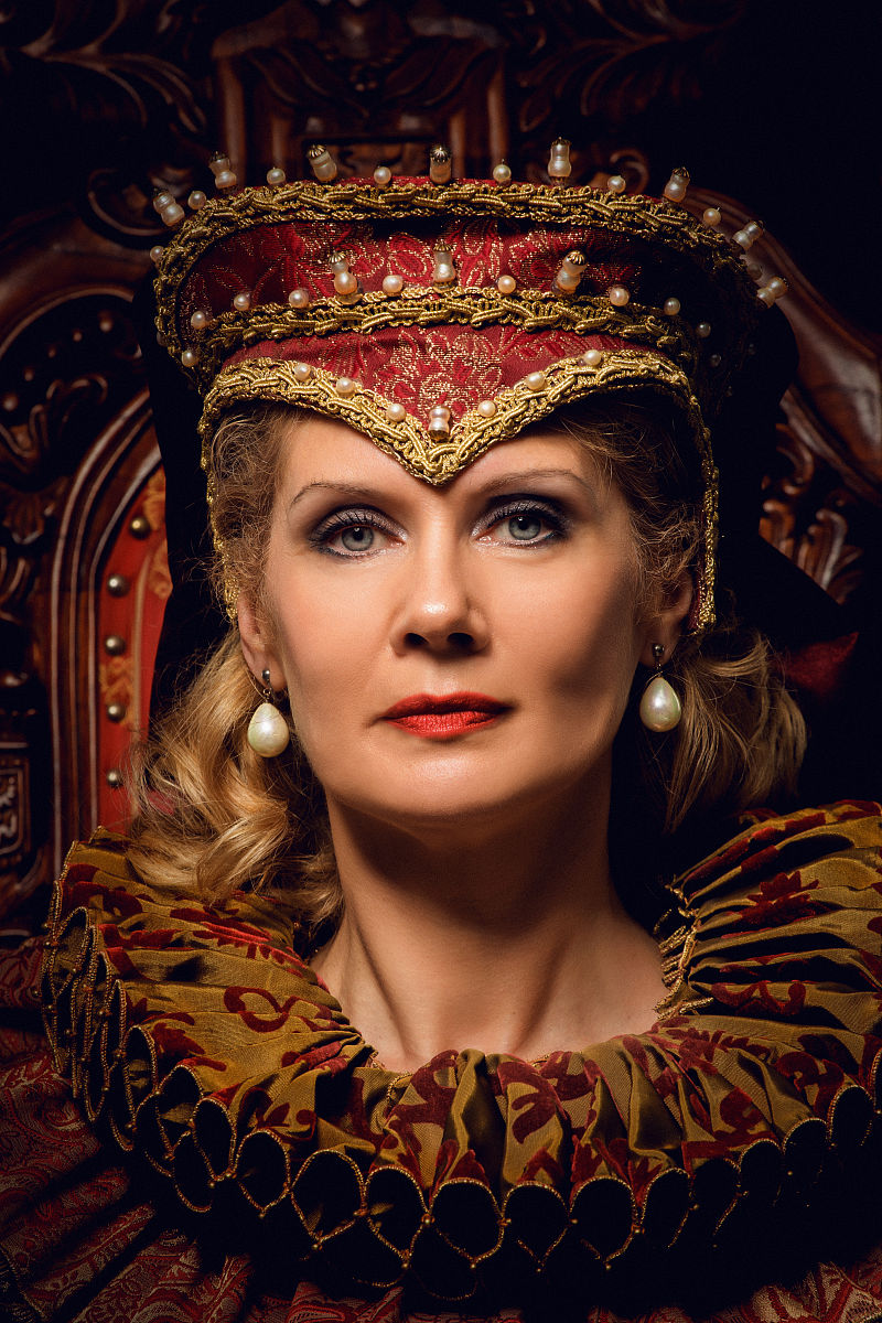 女王陛下，我有几个问题想请教您