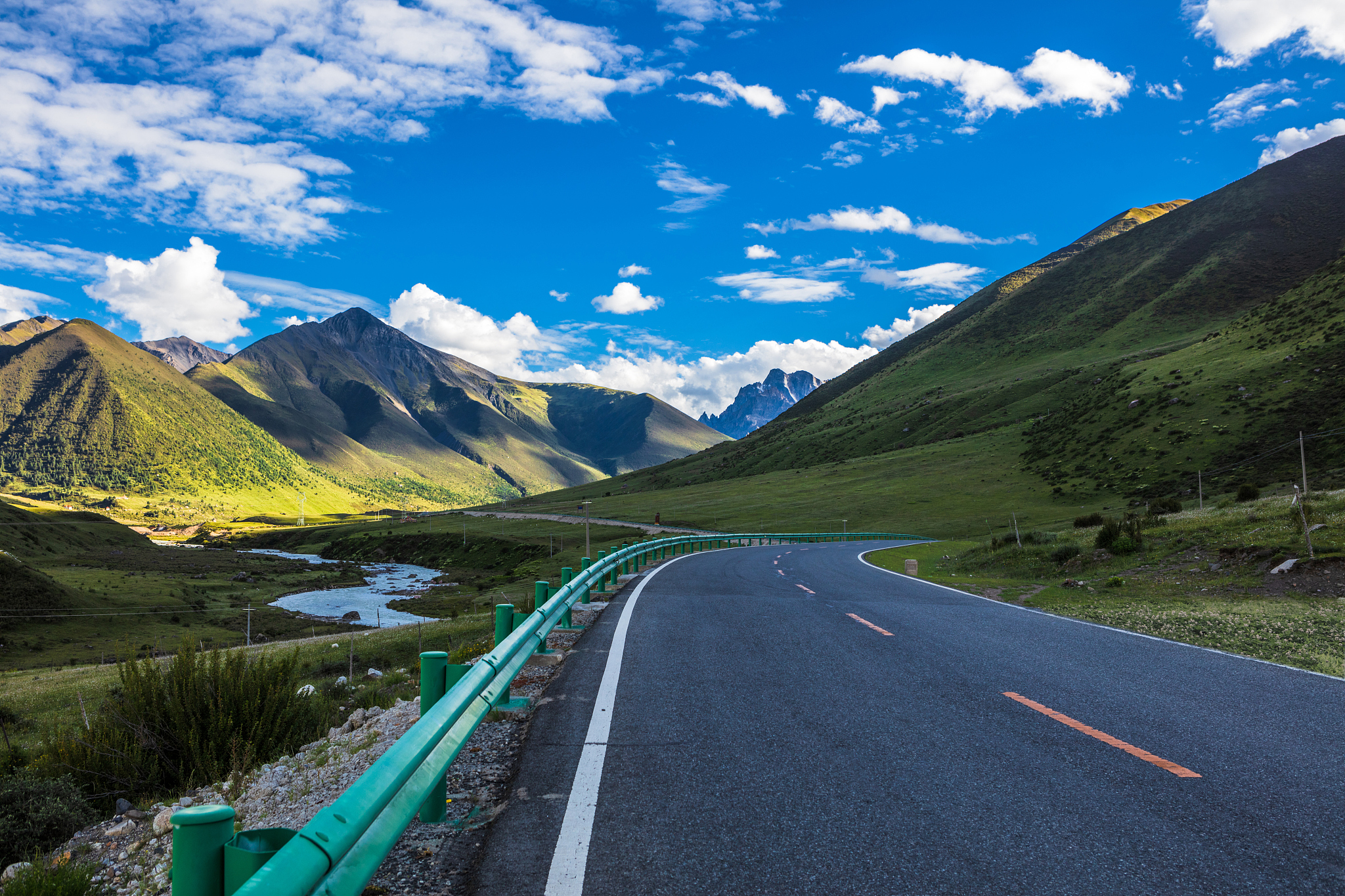 四川区域发展不协调的现象原因及建议