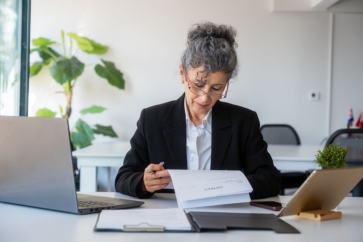 如何要求签订劳务合同？