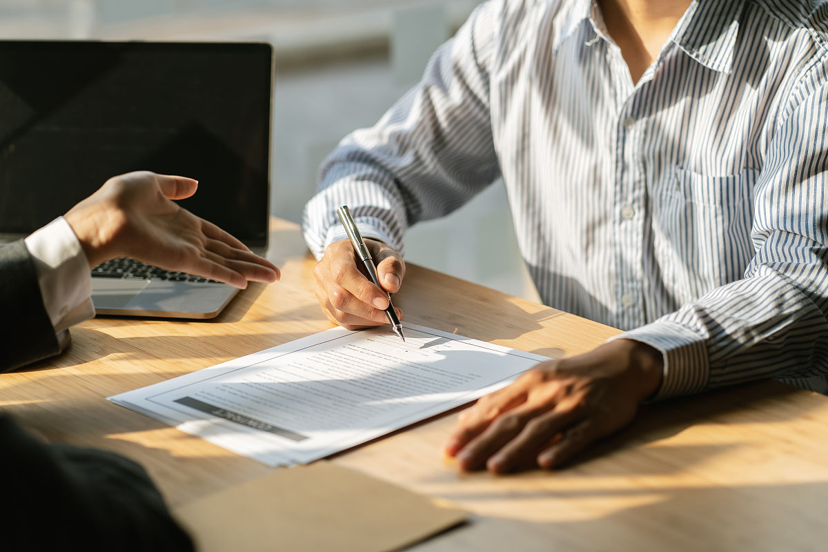 深圳律师费用多少钱？收费标准及计算方式详解