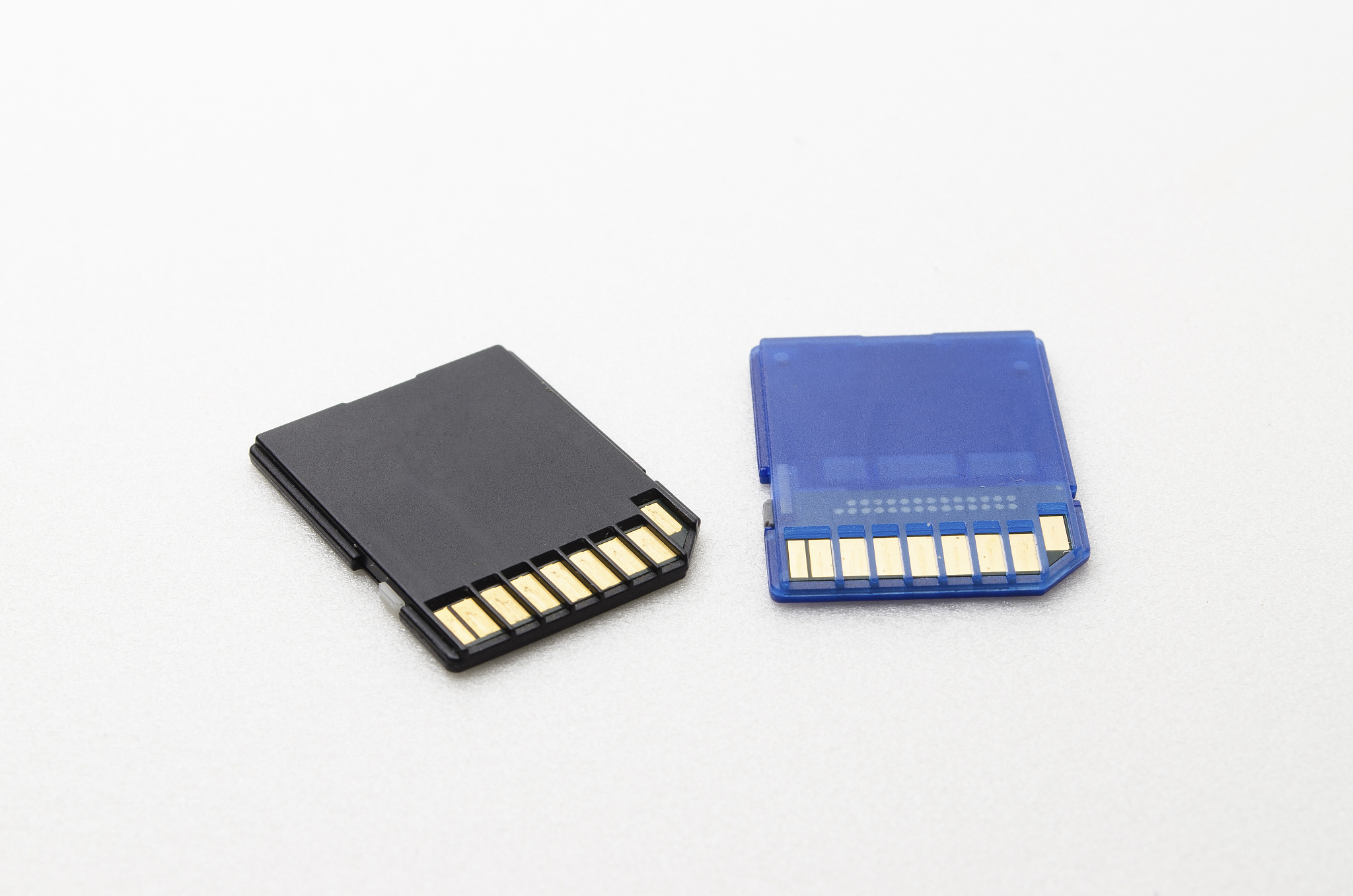 usb存储器(手机内存,USB储存器和SD卡的区别是什么?)