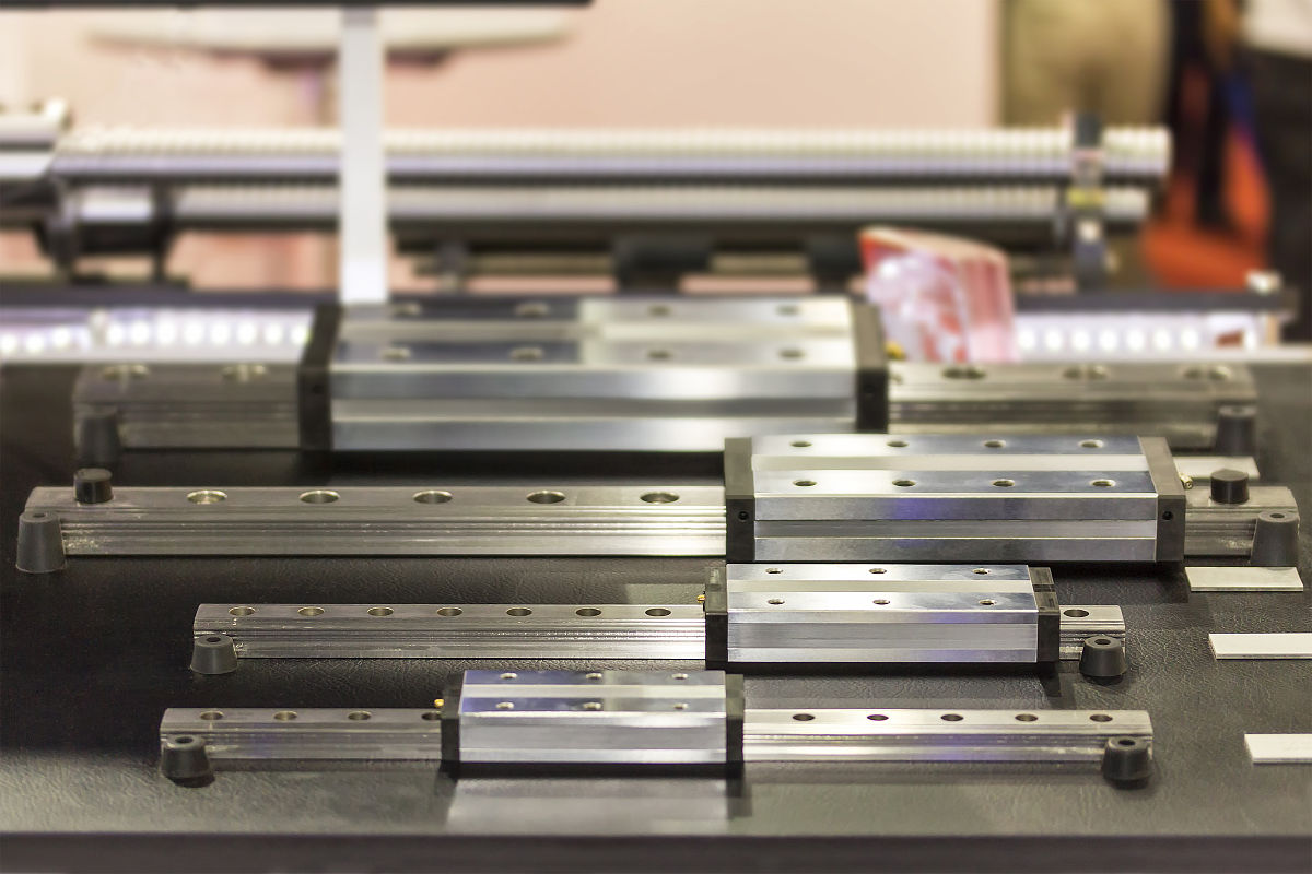 直线导轨和直线轴承区别：应用与作用详解