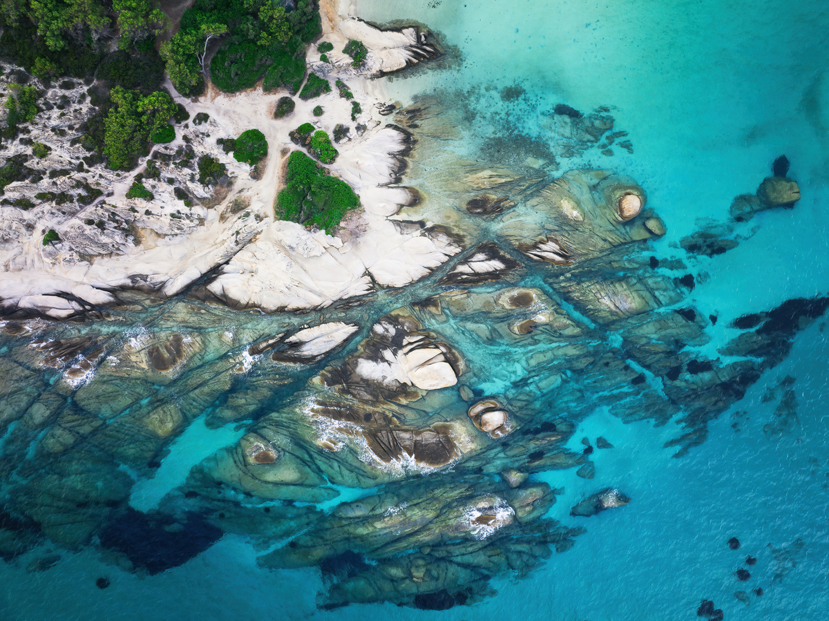 布艾沃就拉岛：印度尼西亚天堂之岛，潜水、浮潜和休闲度假的完美选择