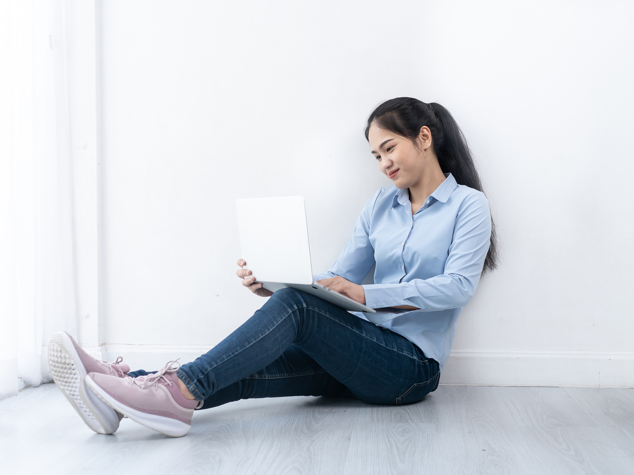 安庆阳光职业技术学校2022年招生专业介绍：汽车维修、酒店管理、电子商务、美容美发