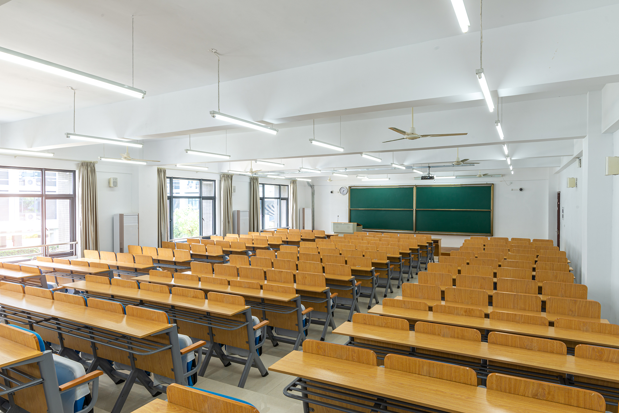 重庆医科学校校园环境：优美、设施完备、师资雄厚