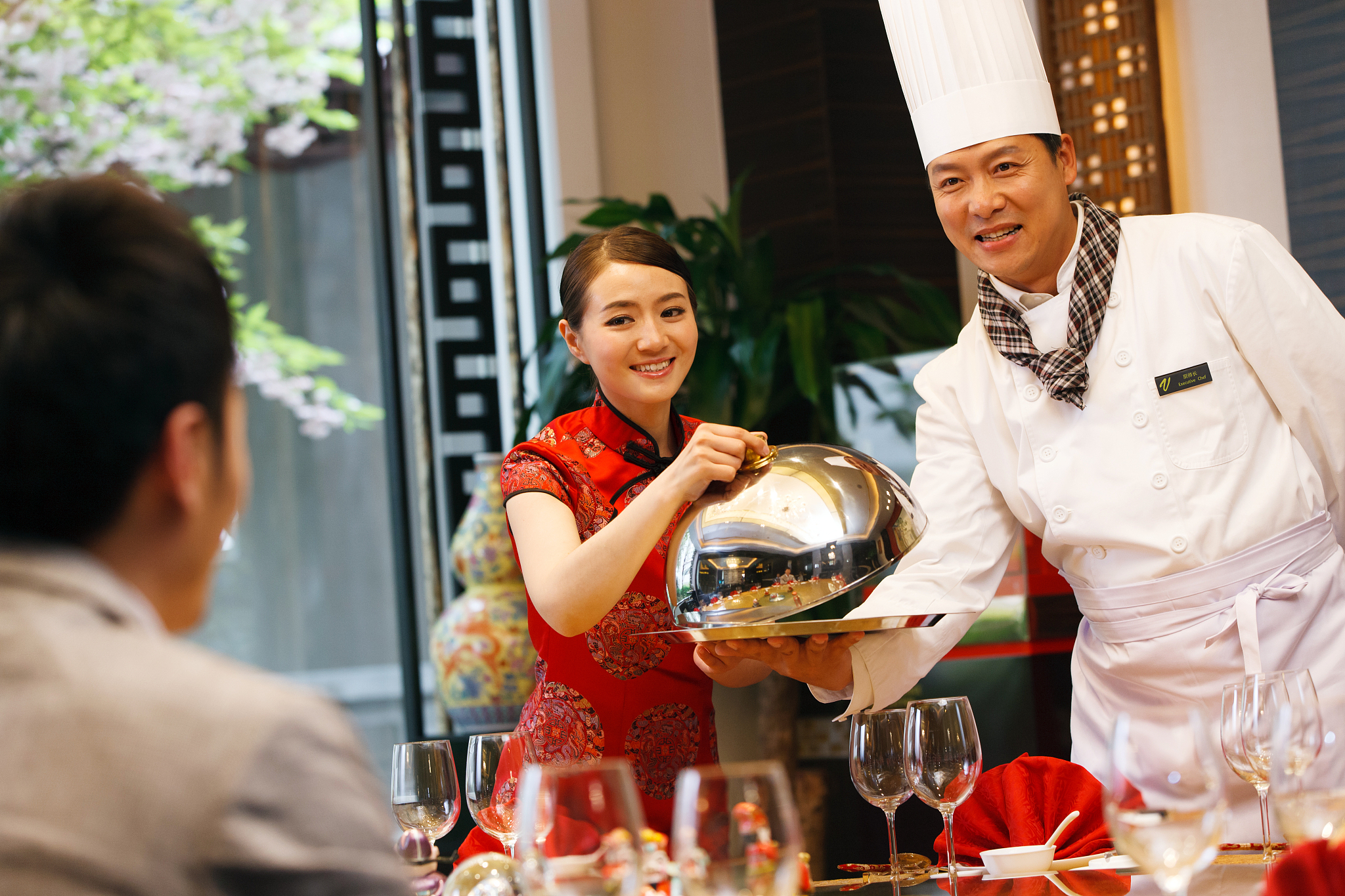 点菜识客：青菜、芥蓝牛肉、土豆丝，这位客人的口味是什么？