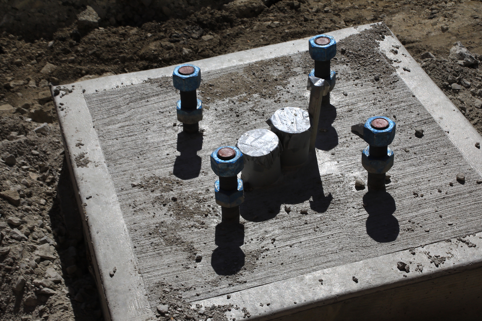 钢筋耐久性与腐蚀研究背景：结构安全、经济效益和环境影响