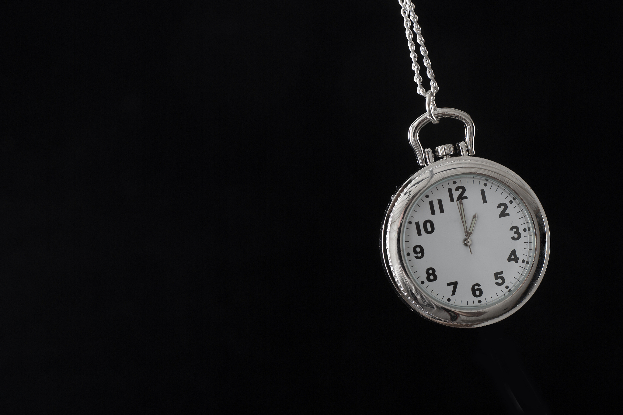 循环单链表：高效实现删除第一个元素和在最后一个元素后插入新元素