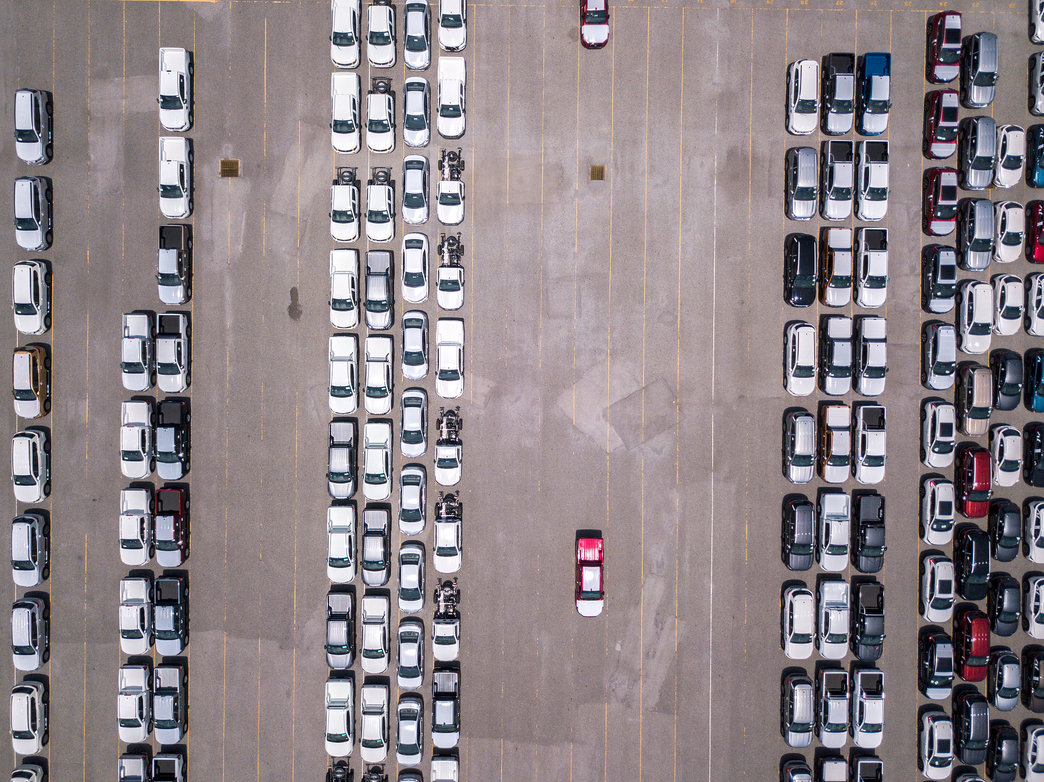 基于多因素分析的“幽灵堵车”现象数学建模与优化