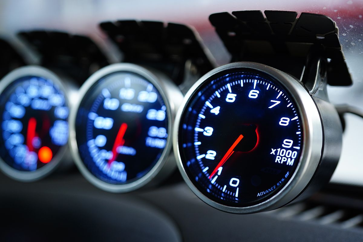 仪表显示67Km/时，实际速度是多少？