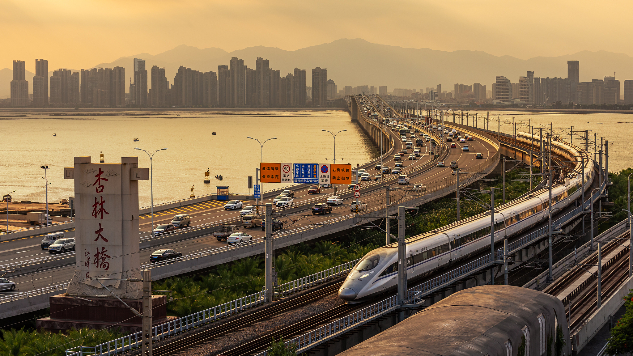 贵阳新城职业学校2021春季高铁定制班招生