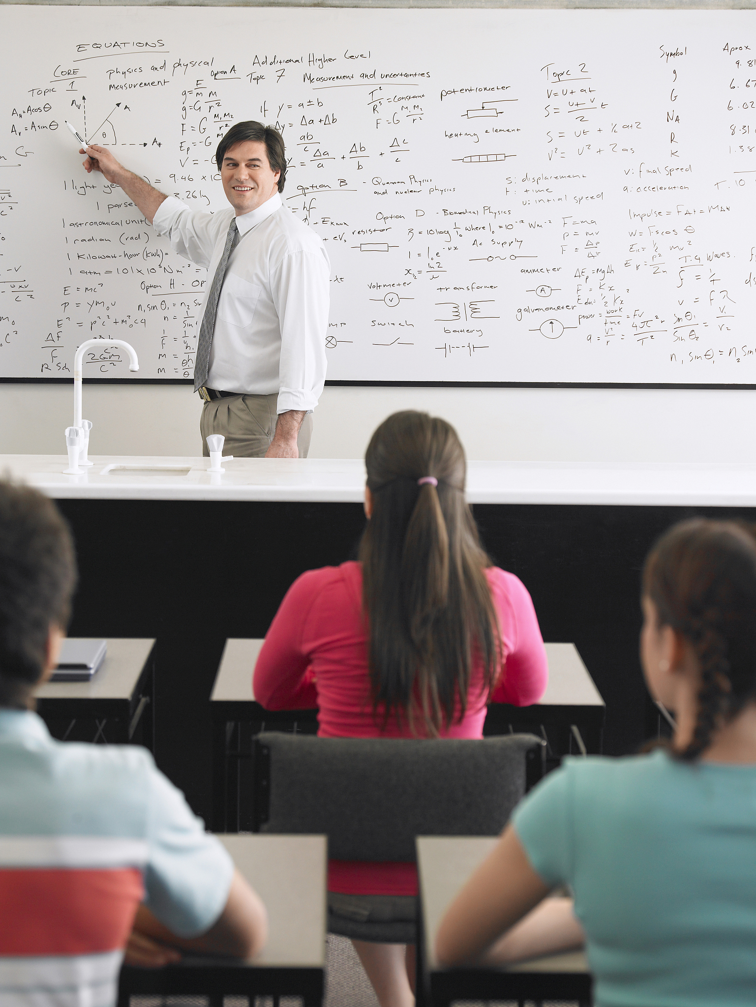 高职医学生英语课堂教师话语研究：产出导向视角下的文献综述