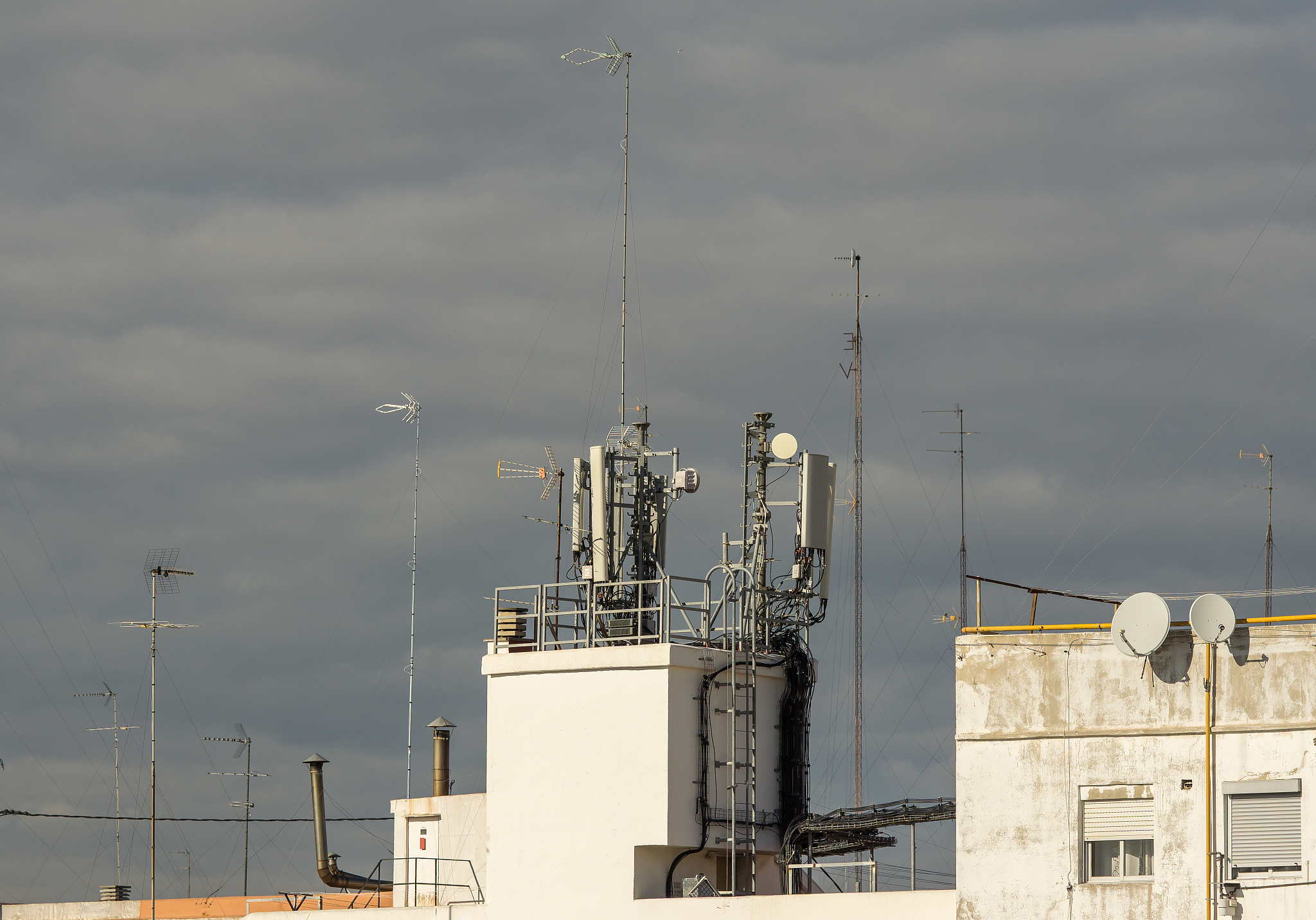mobile antenna in a residential building