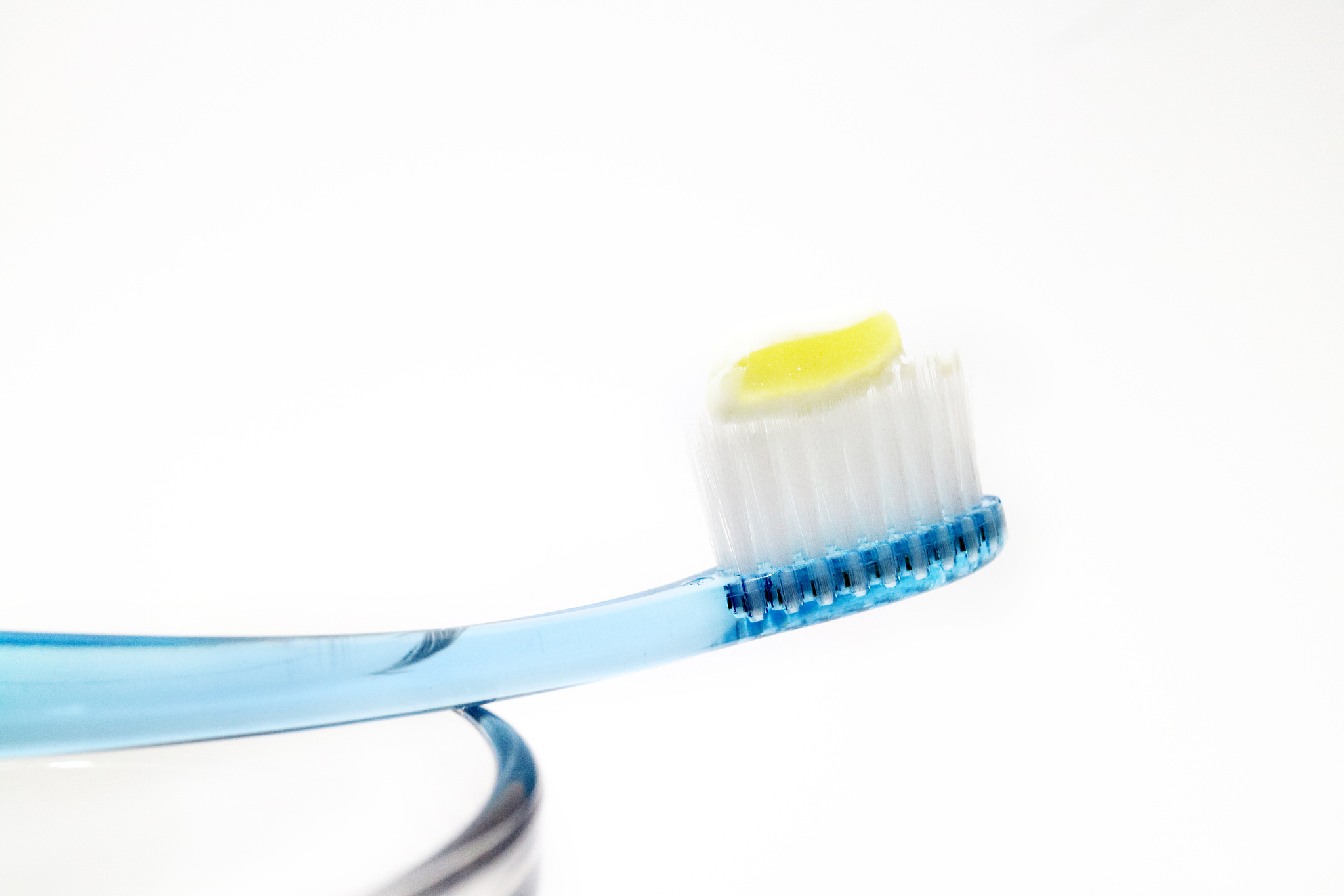 swollen gum pain symptom what is possible disease sugar consumption is cause