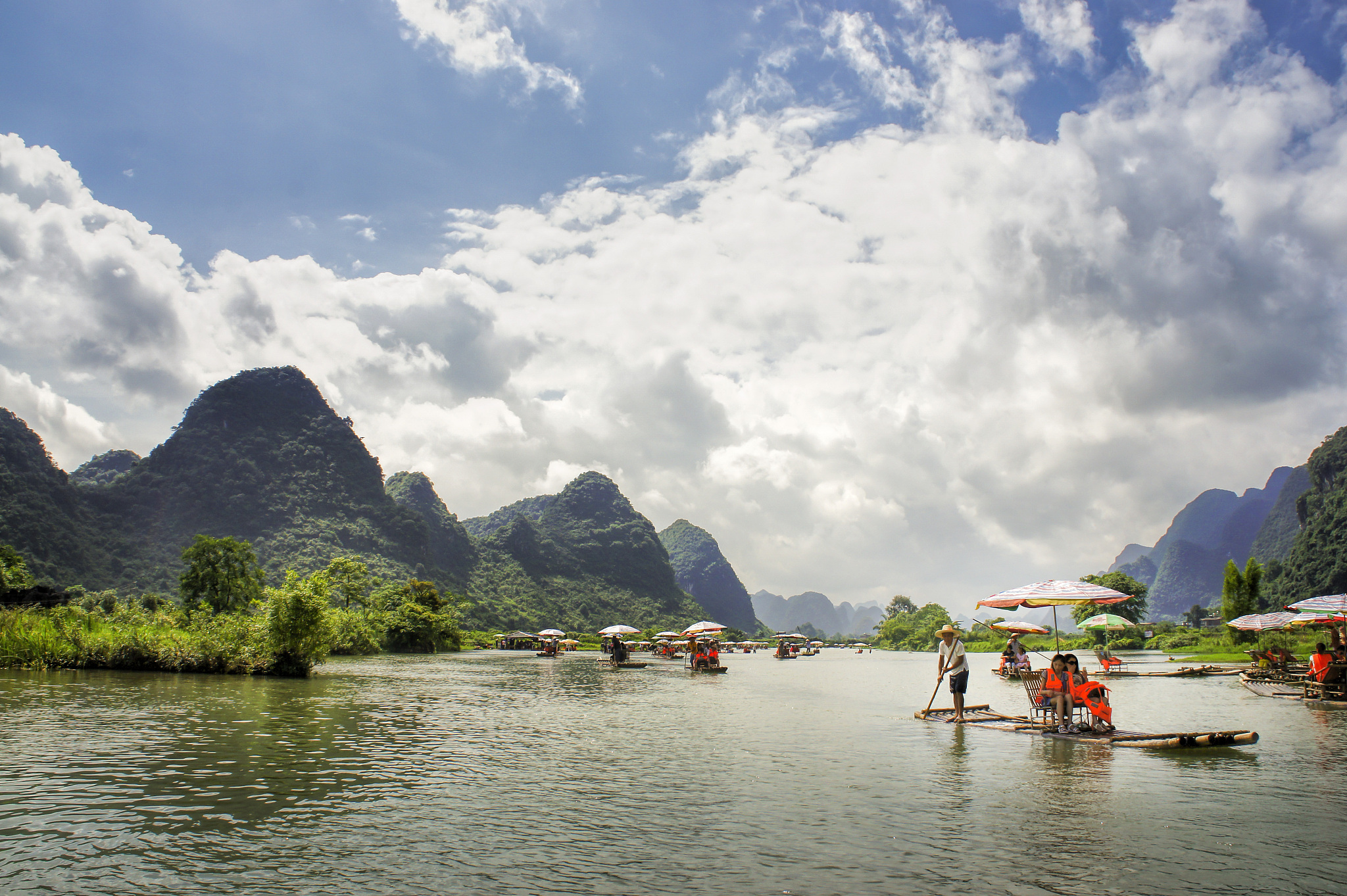 写一篇桂林宣传片的配音串词