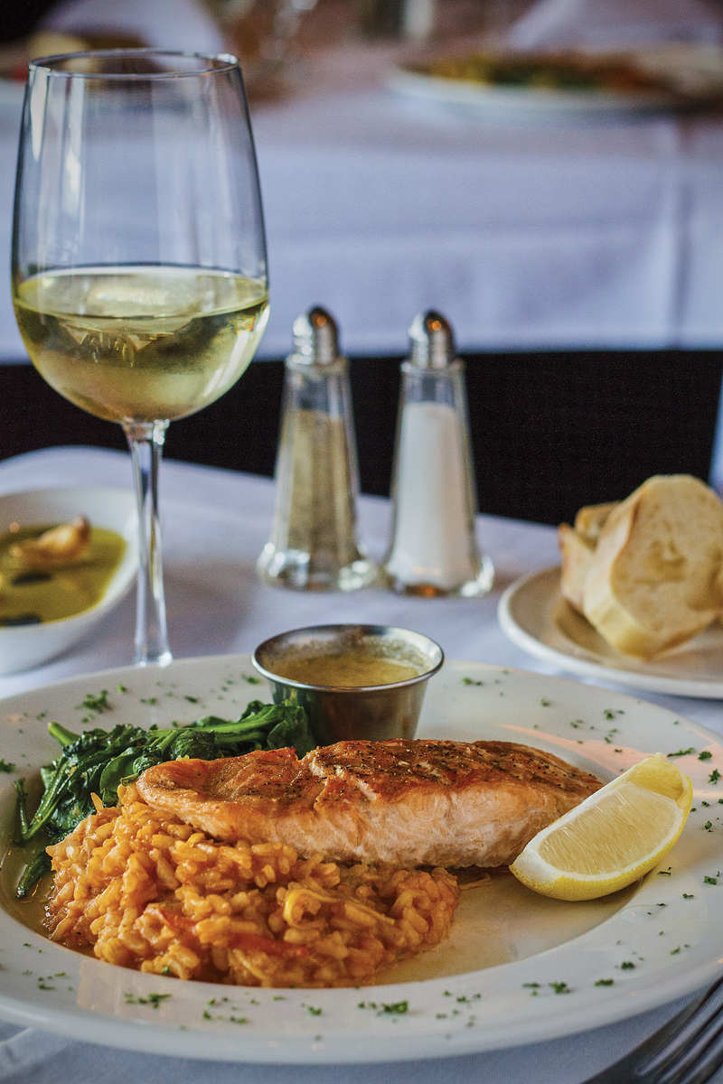 How to Spend Time with Friends: Restaurants vs. Cafes