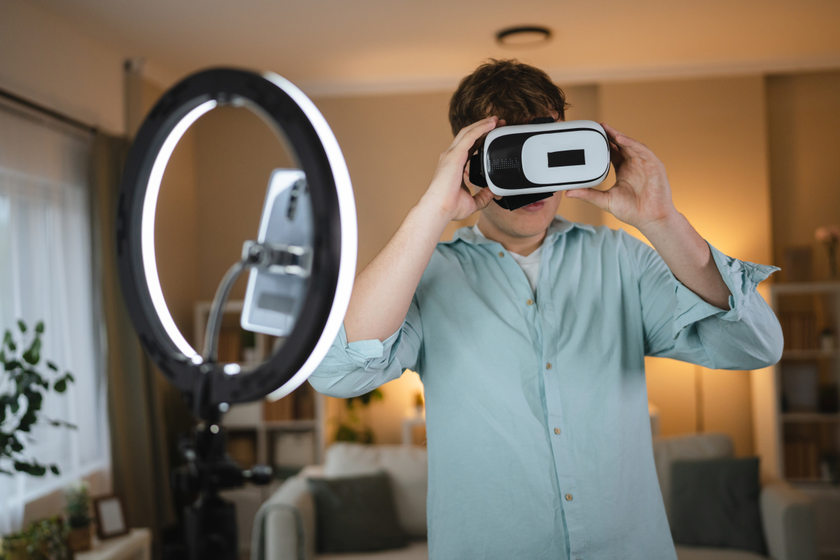 AR眼镜的技术定义和含义关键知识点结构图光路图