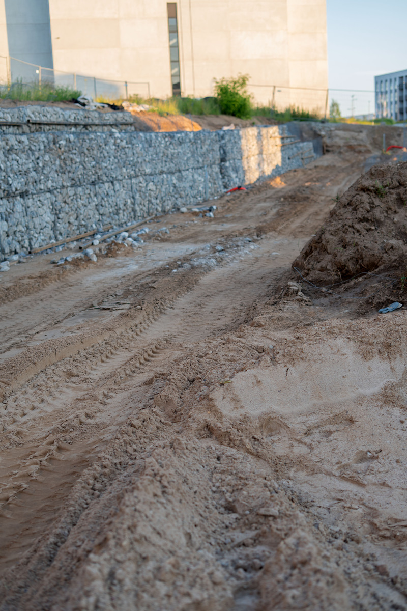 城市土木工程边坡施工：如何应对土体变形难题？