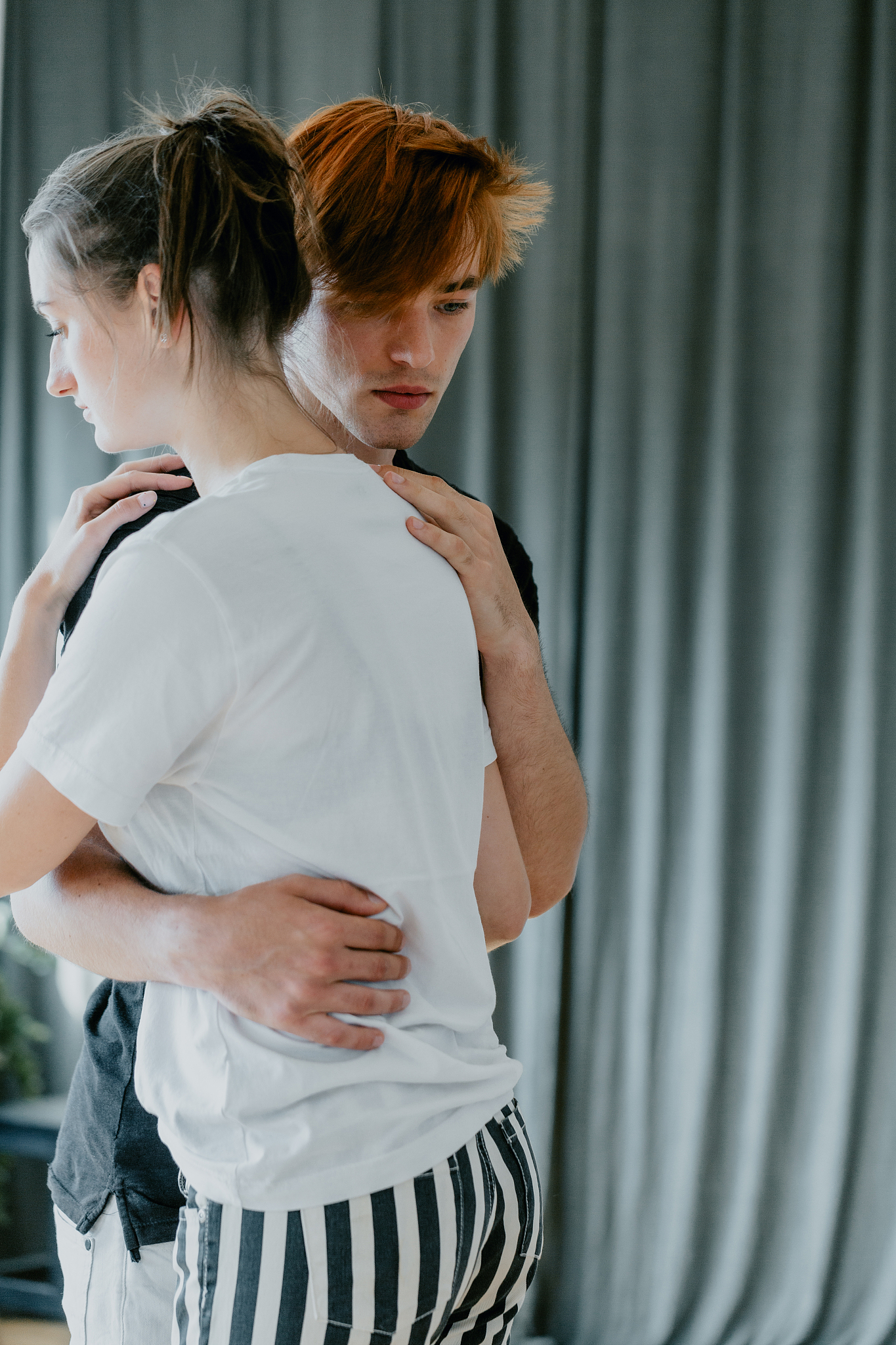 二、情感问题：初中生正处于青春期可能会出现一些情感问题例如恋爱、友谊等等这些问题可能会让家长感到困惑和无助如何解决？