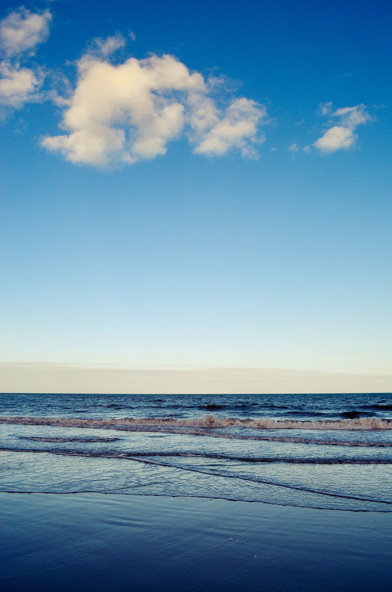 今天杰云要向大家推荐一个内容和用户体验都非常棒的免费壁纸APP这款APP简直是图库界的黑马搜图神器的克星！💪写一段文案