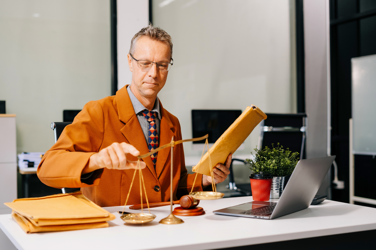 刑事案件律师团队：为您提供专业、诚信、高效的法律服务