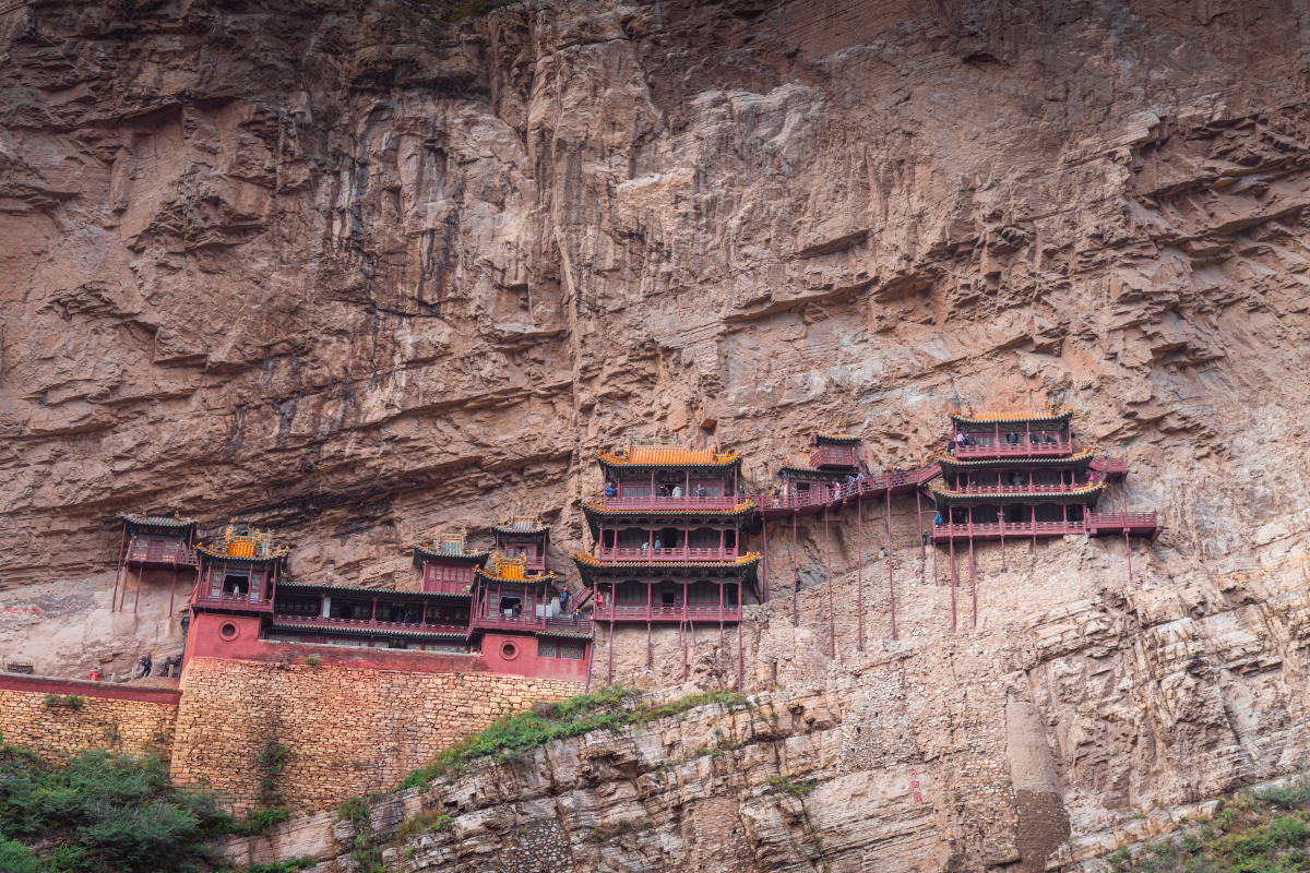 悬空寺,位于大同市浑源县恒山之巅,是中国著名的古