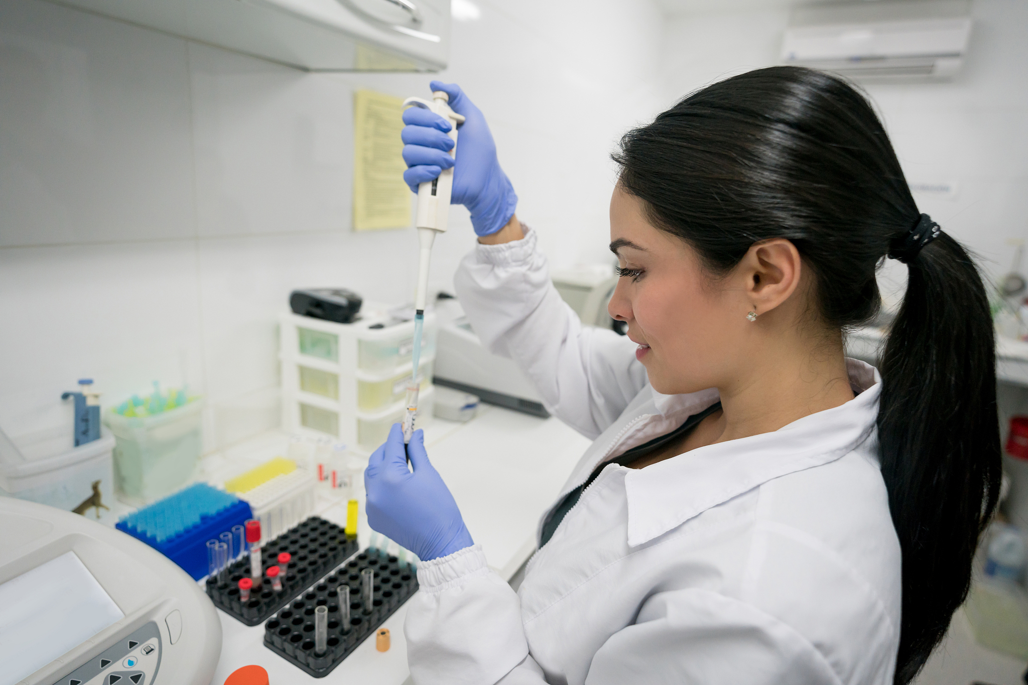 doctor doing medical research at the lab