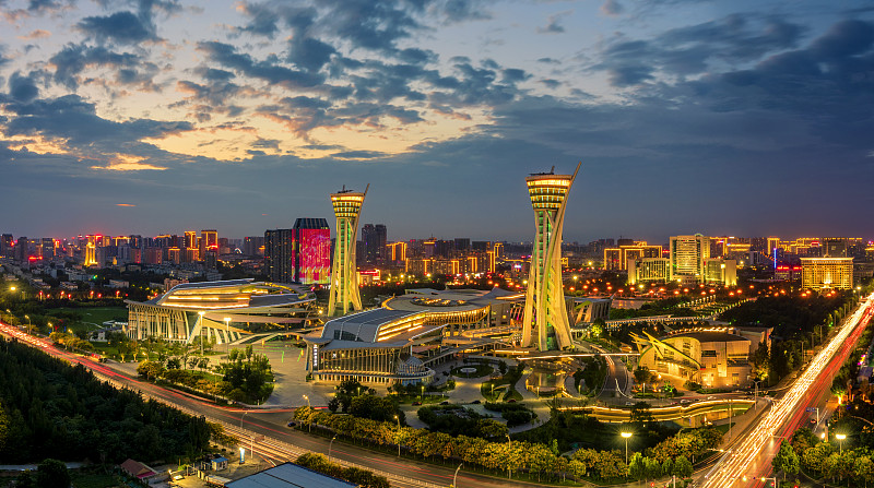 中国山东省潍坊市人民广场夜景