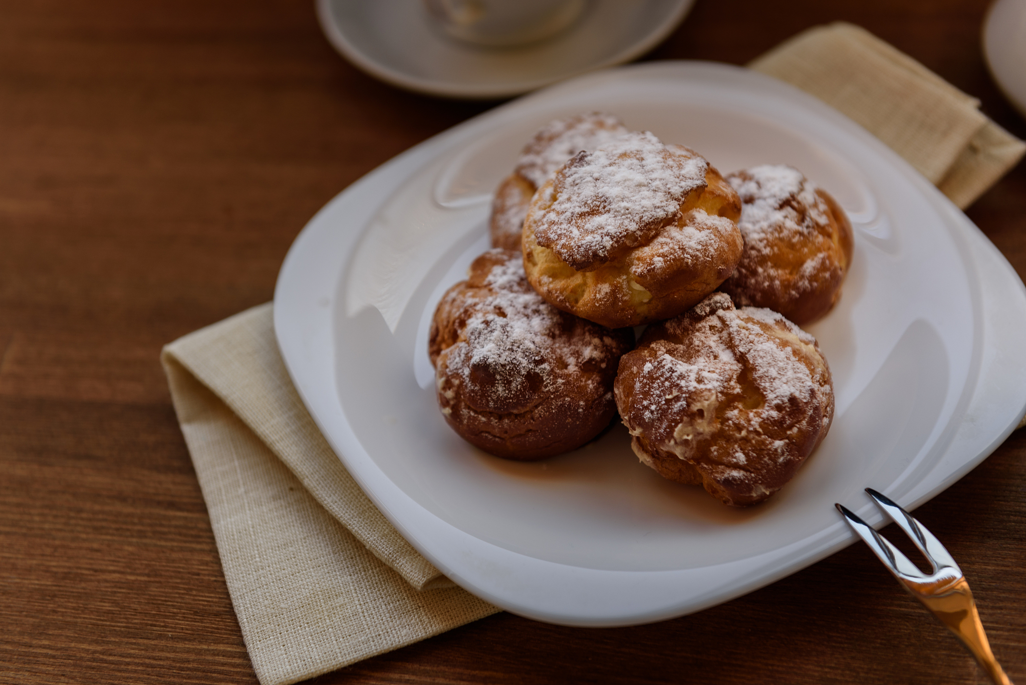 eclairs with custard cream