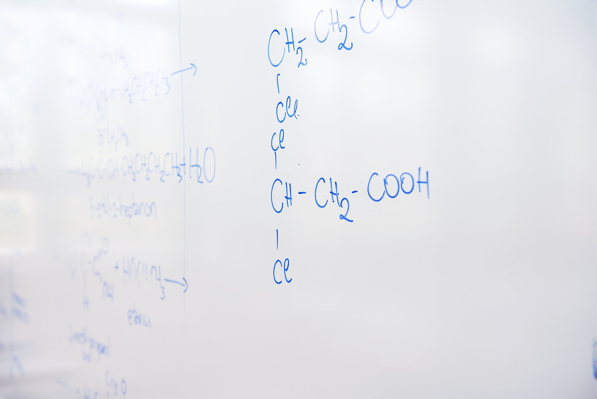 abst<strong>r</strong>act science and  chemical molecule structure on white board