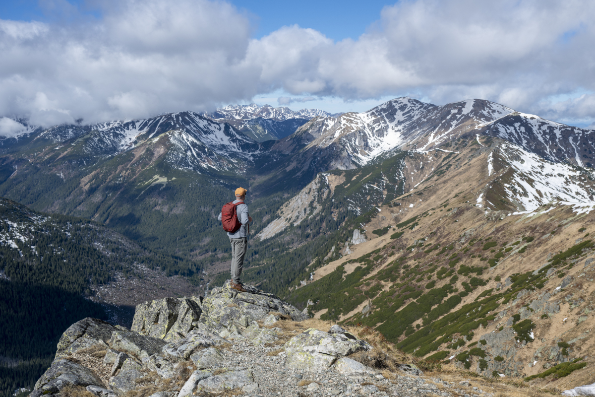 内姆鲁特山：土耳其最高峰，登山爱好者的天堂