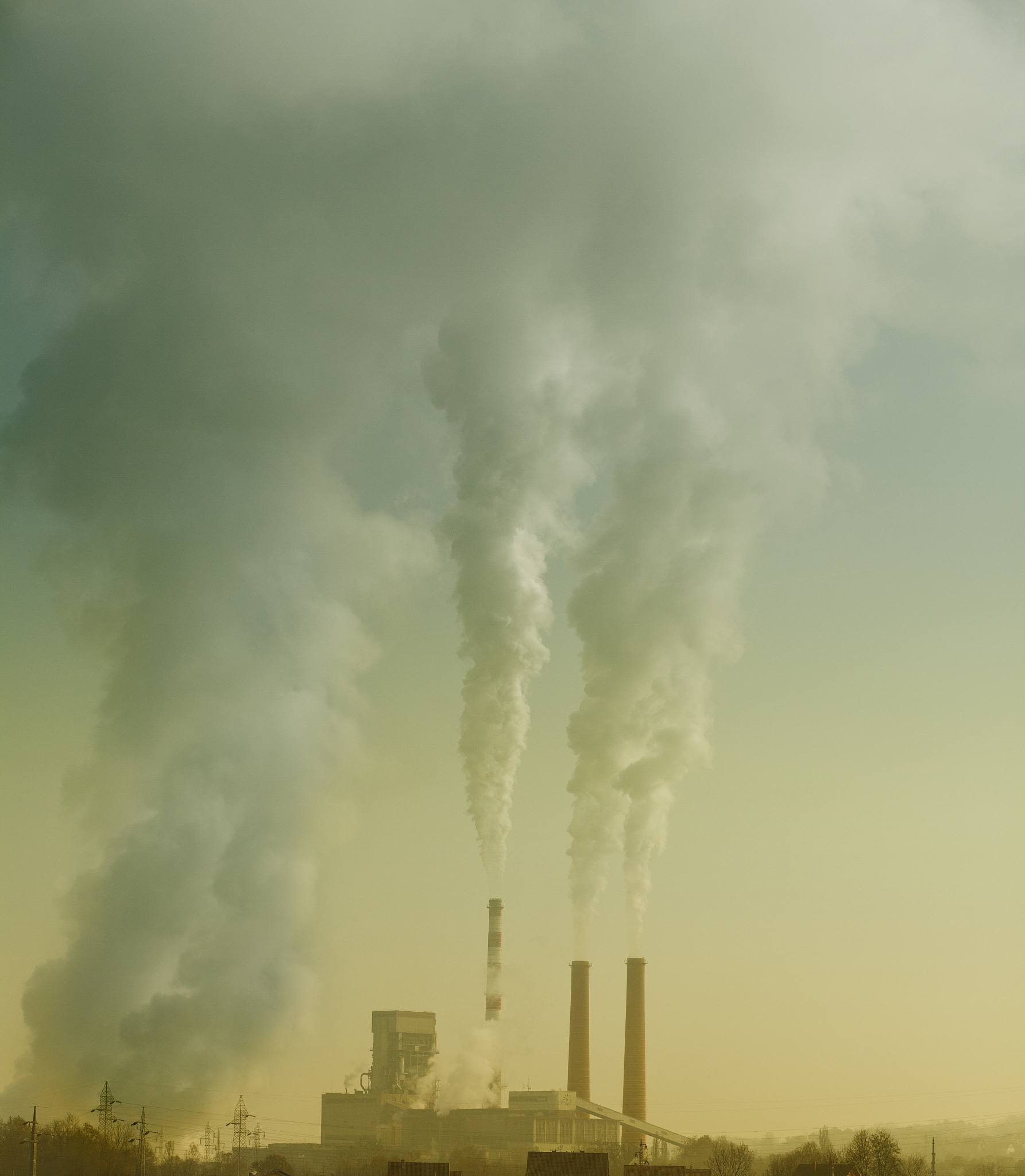 关于大气污染问题的应对及防治措施的论文分为四段第一章 标题自定着重谈污染问题的现状第二章 标题自定着重谈污染问题带来的危害第三章 标题自定着重谈污染问题的应对及防治措施第四章 标题自定谈谈你对环境污染问题的思考；环境保护你打算怎么做并且引用文献并表明出处。