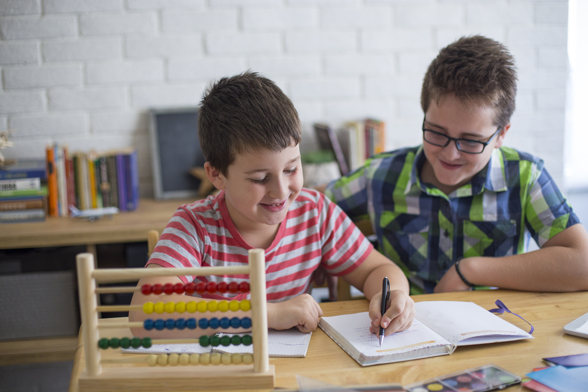 儿童专注力低下原因分析：家庭、学习、情绪等因素影响