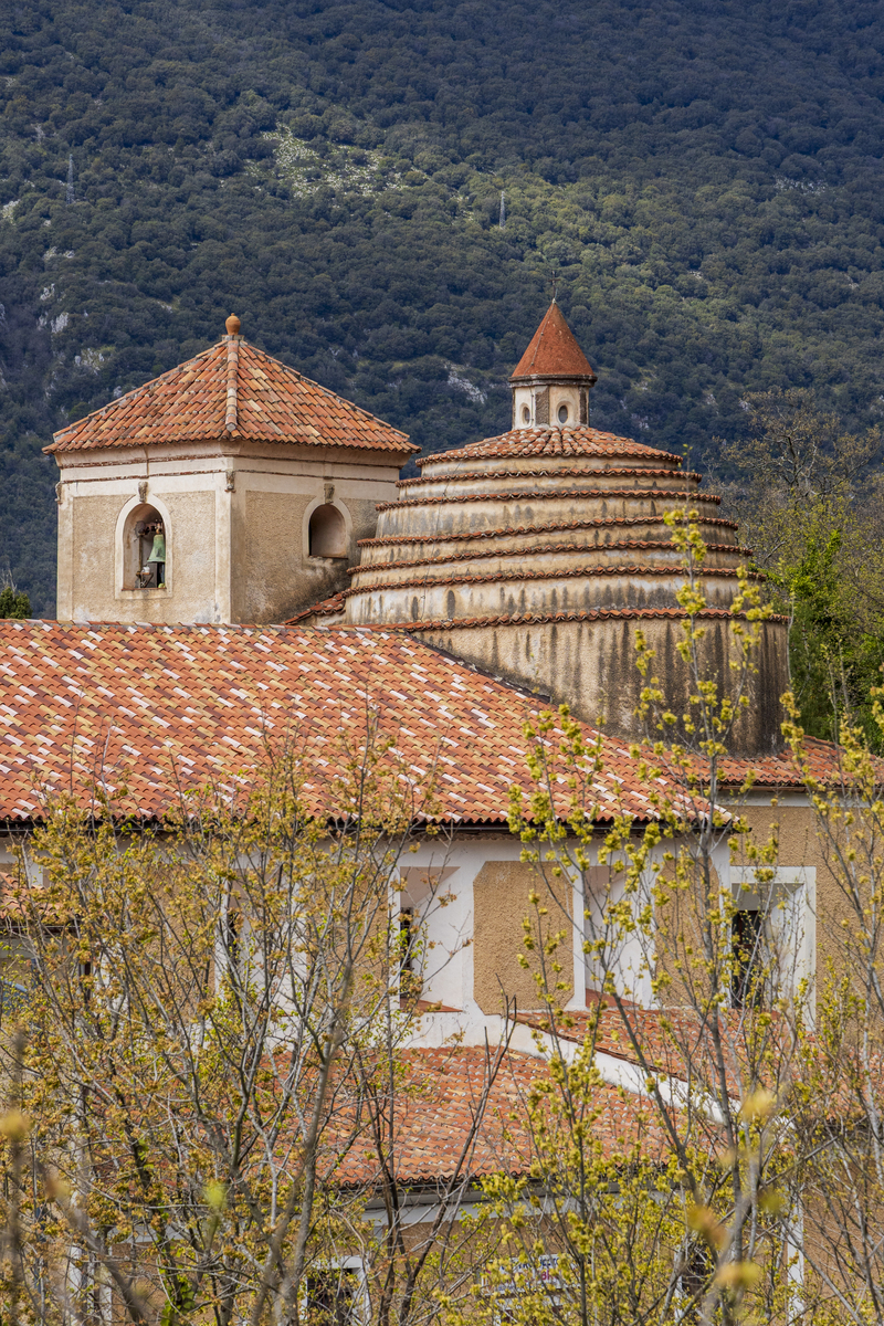 redacta 3 tweets con tono cercan de Cerrajero Vallehermoso 24 horas