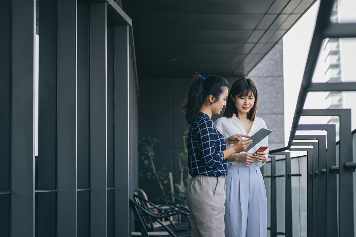 地铁奇遇：一段温暖人心的上学旅程