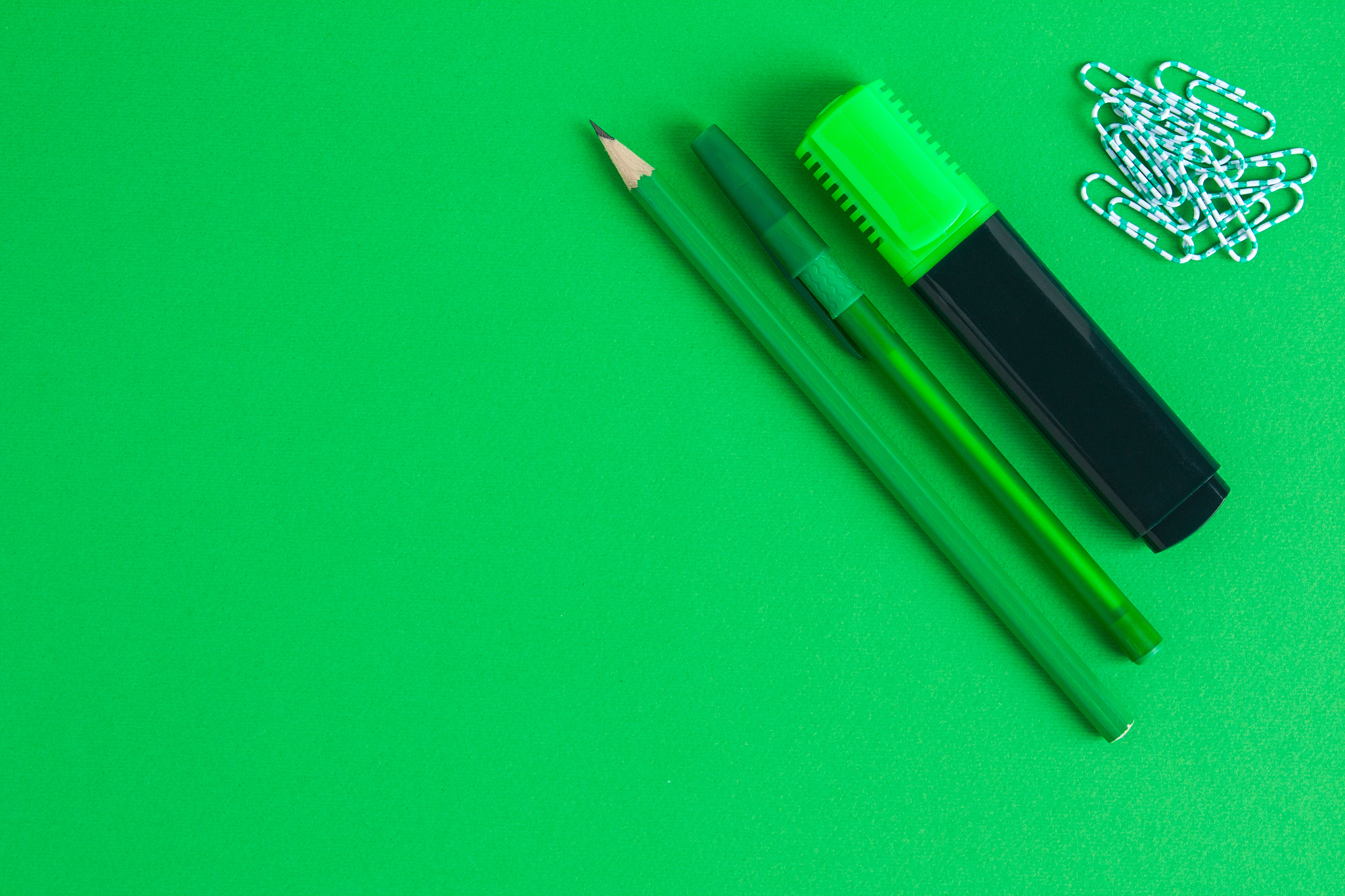 超长续航环保笔：书写流畅，坚固耐用，绿色环保