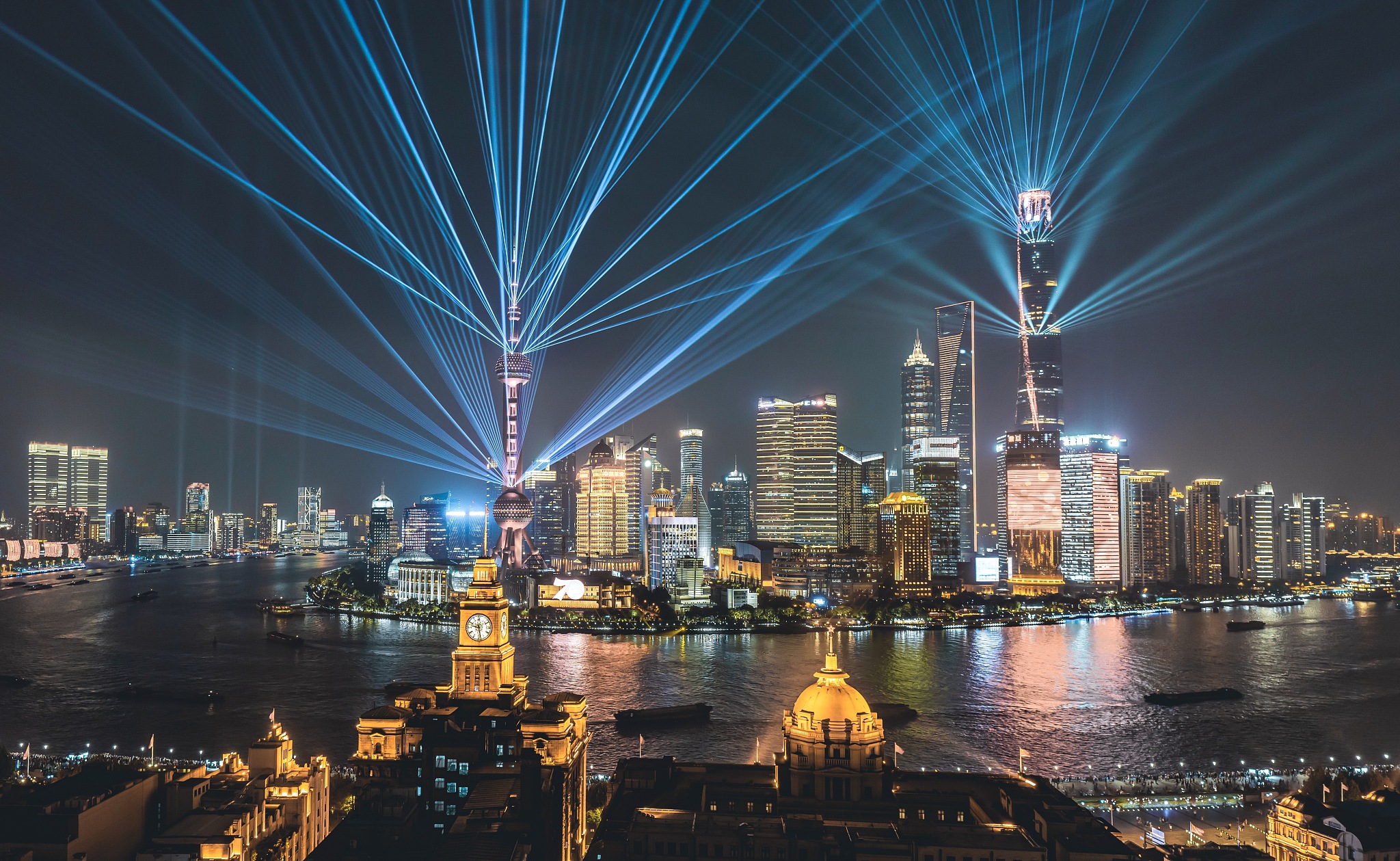 灯火斑斓：解读城市夜景的诗意与魅力