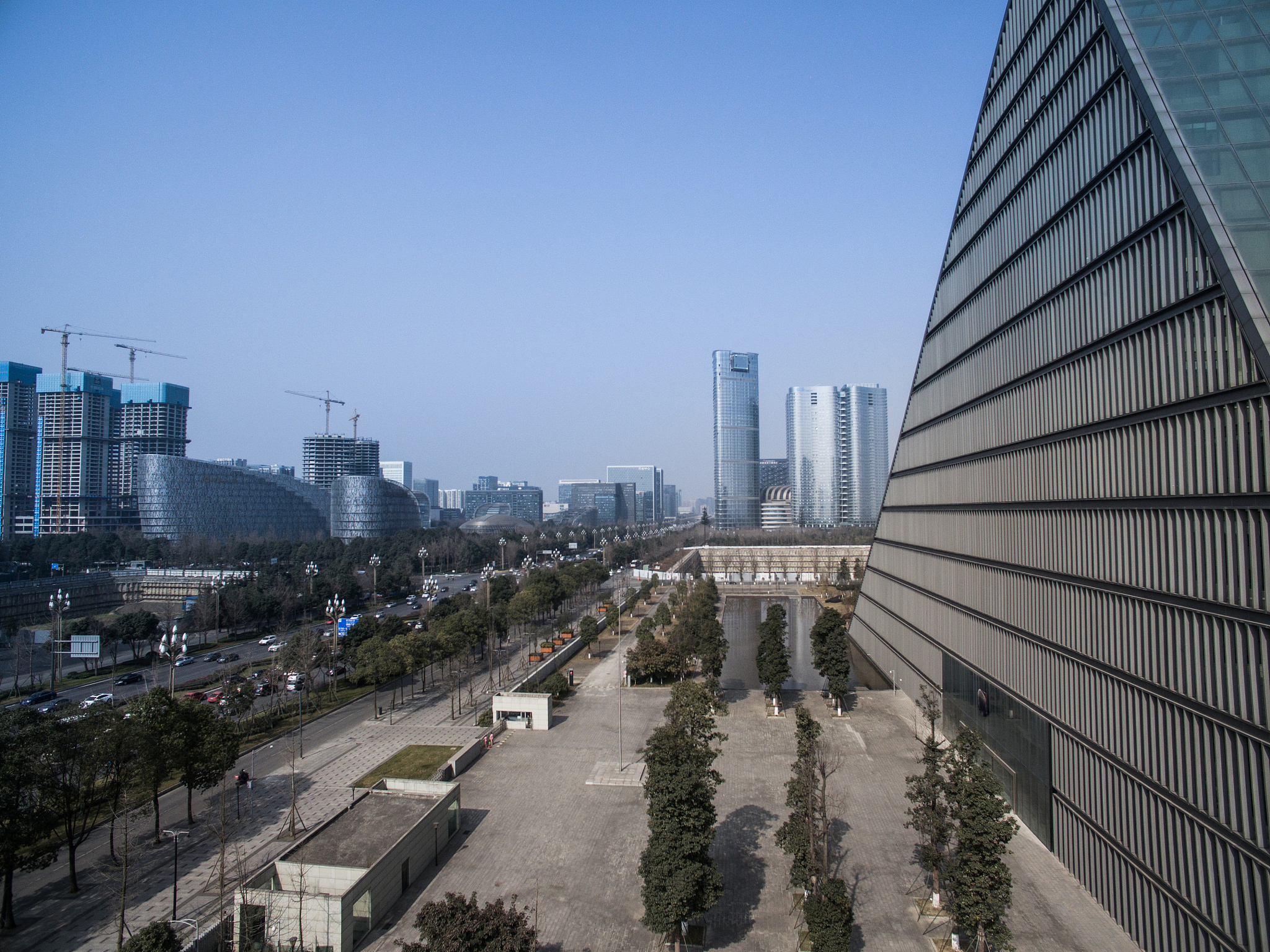 成都建筑行业现状及未来展望 - 发展机遇与挑战并存