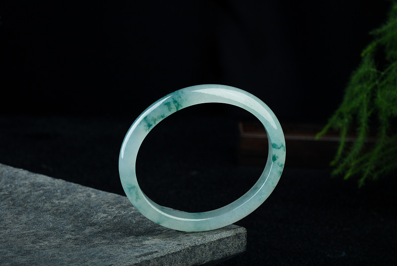 翡翠底：级别划分及影响因素